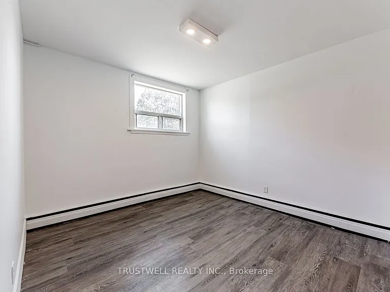 105 Mary St E #1 — Photo 9