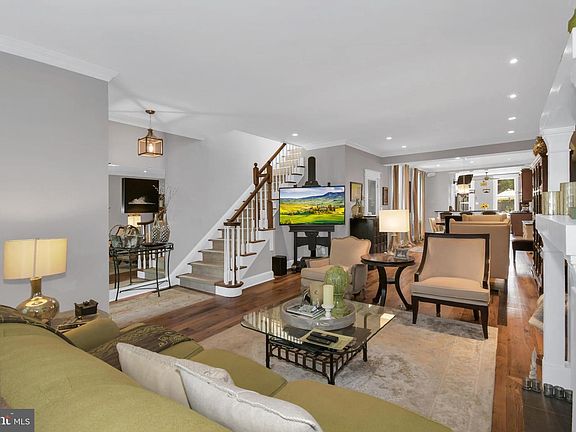 4th image of 619 N Columbus St