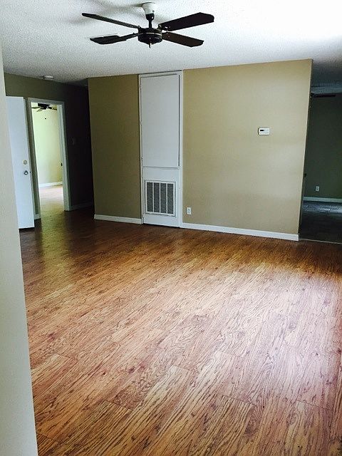 2nd image of 4710 Swann Ln