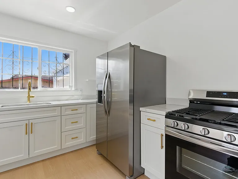 412 W Tregallas Rd #412 — Photo 3