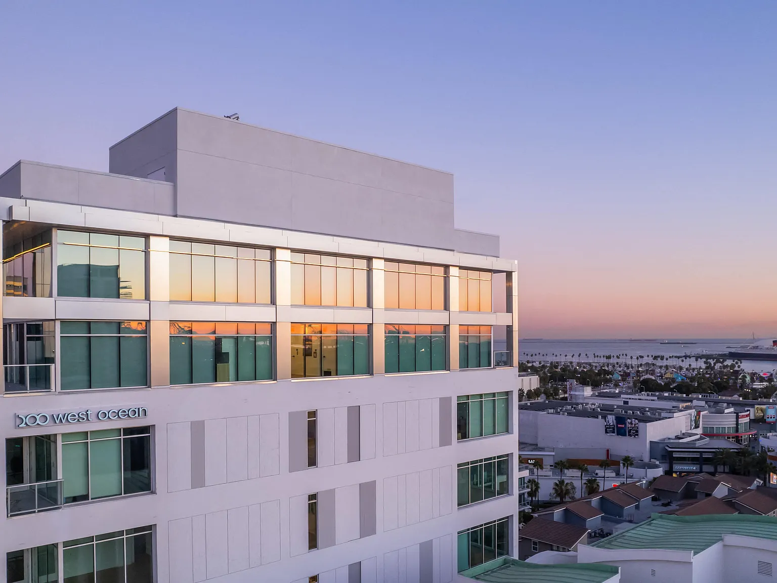 200 West Ocean — Photo 4