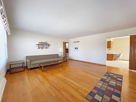 3rd image of 741 S Lombard Ave