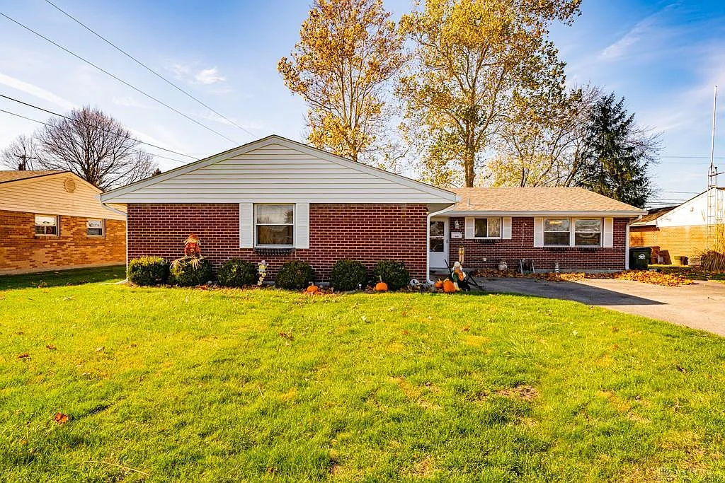 5645 Hollyhock Dr photo 1