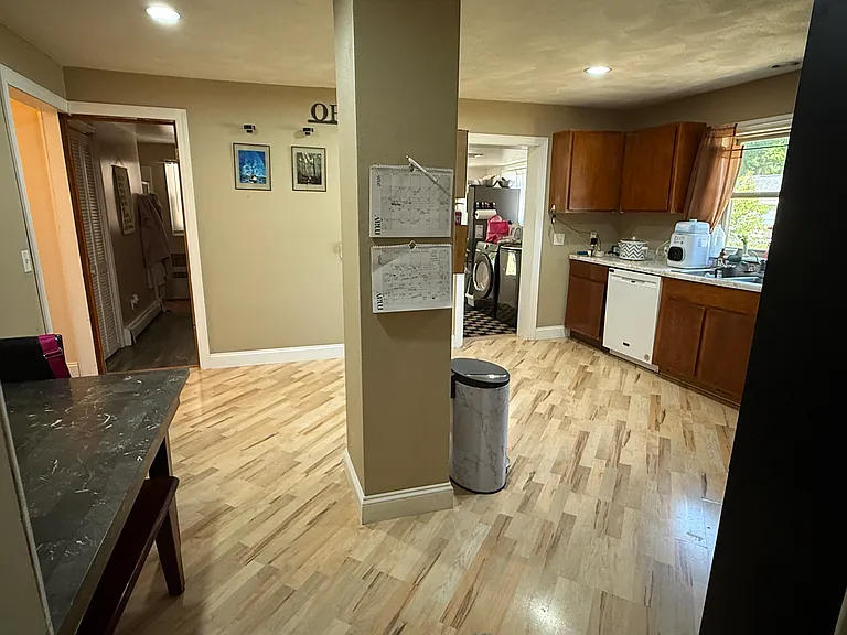 715 Cornelia St — Photo 7