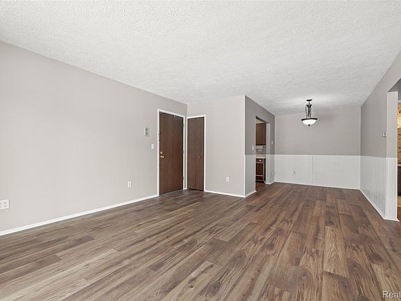 5th image of 4909 Crooks Rd APT D6