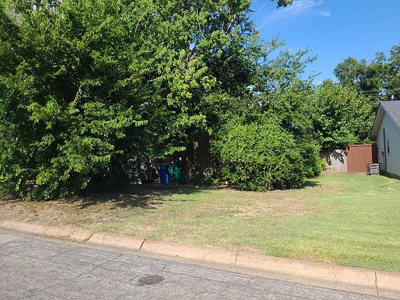 3rd image of 3210 Dauphine Dr