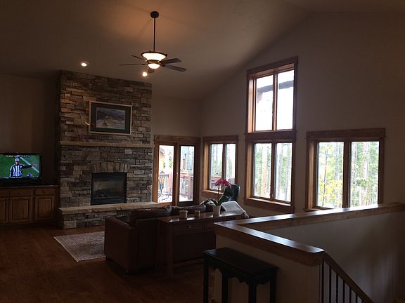 4th image of 903 Preston Way