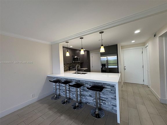 5th image of 900 NE 12th Ave APT 703