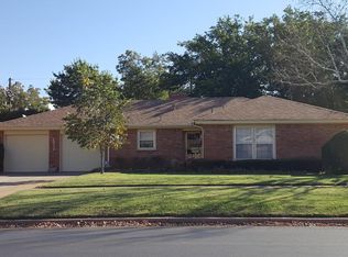 2012 Ennis St, Plainview, TX 79072