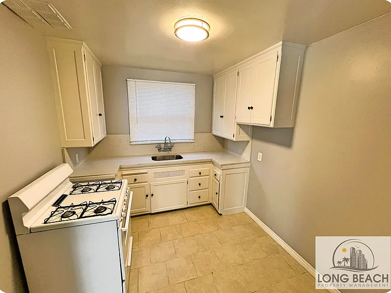 1162 E 3rd St #3 — Photo 4