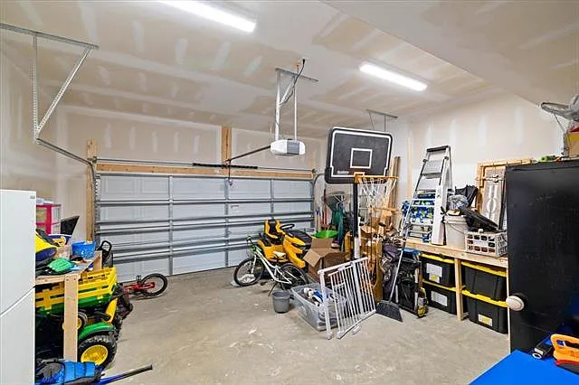 990 Holland Loop — Photo 16