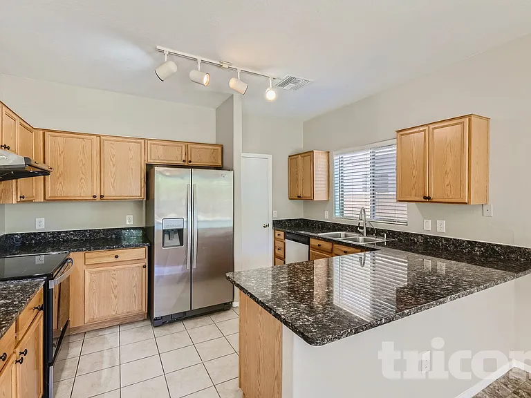 924 S 240th Dr — Photo 6