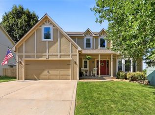 318 Shannon Ave, Smithville, MO 64089