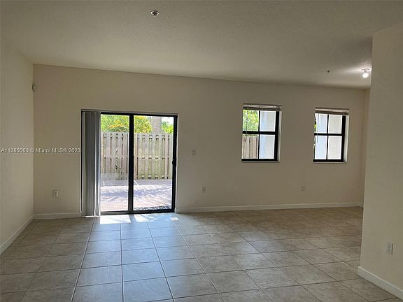 4th image of 10630 NW 88th St APT 105