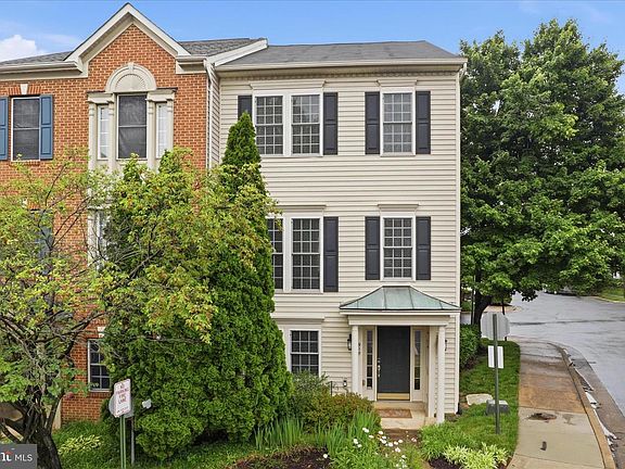 4th image of 918 Harrison Cir