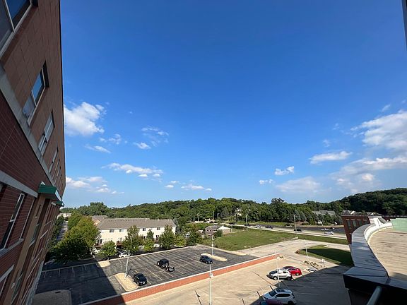 5th image of 400 Village Cir Unit 4-9