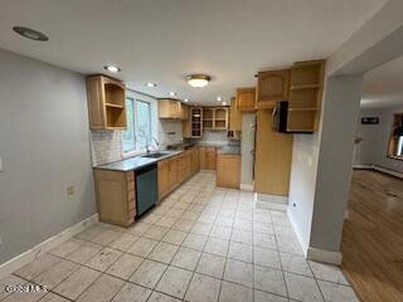 4th image of 3 Estabrook Avenue