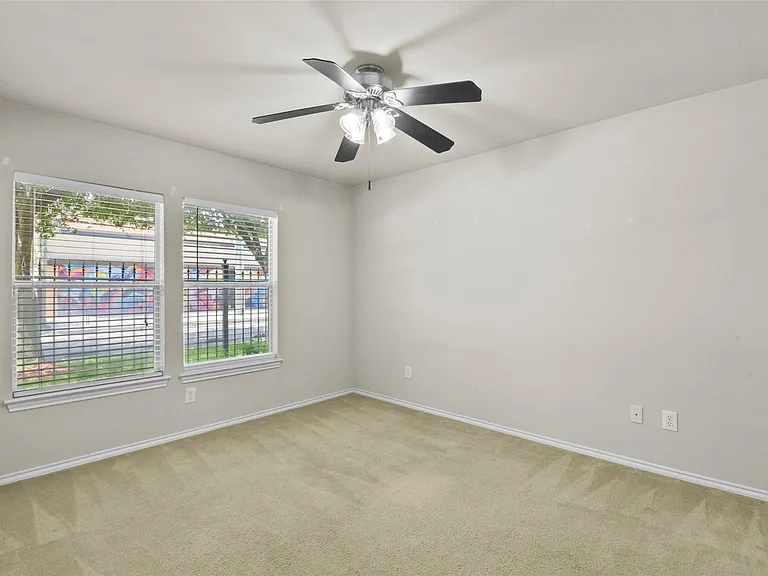 2711 Polk St — Photo 5