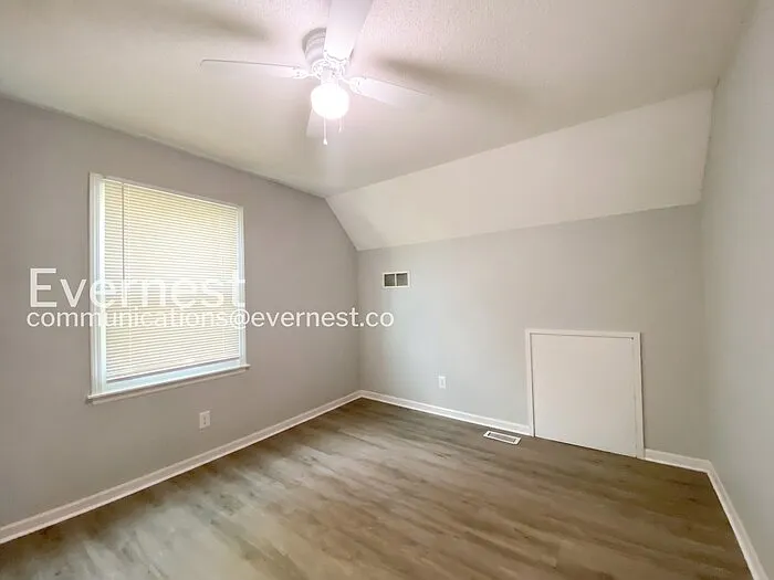 1104 E Pineview St — Photo 15