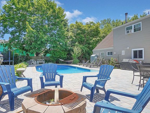 4th image of 7 Central Woods Ln