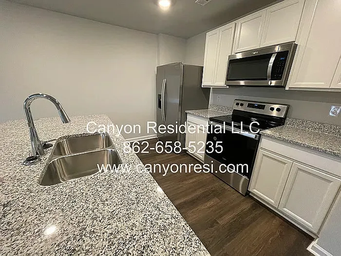122 Syd Rd — Photo 2
