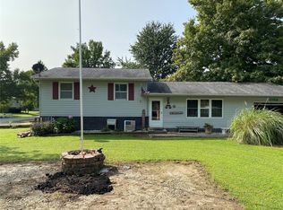 409 Camelot St, De Soto, IL 62924