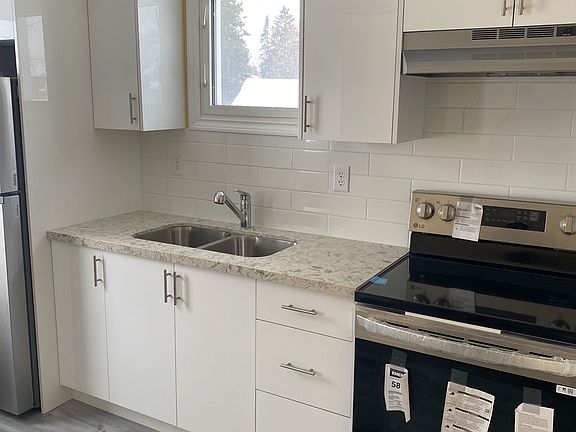 4th image of 582 Garafraxa St S