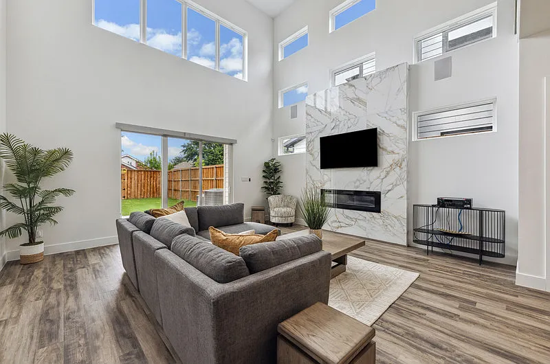 3 bed, 2642 sqft, $7,500 — Photo 3