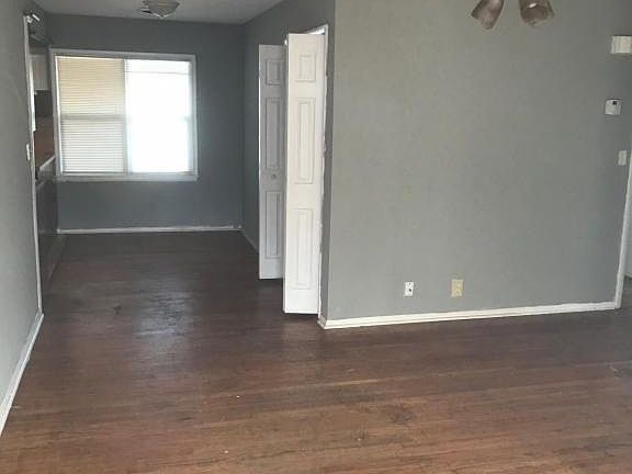 2nd image of 925 SW 53rd St