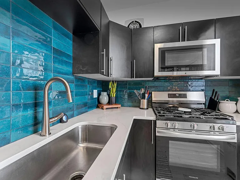 5615 Howe St #2 — Photo 3