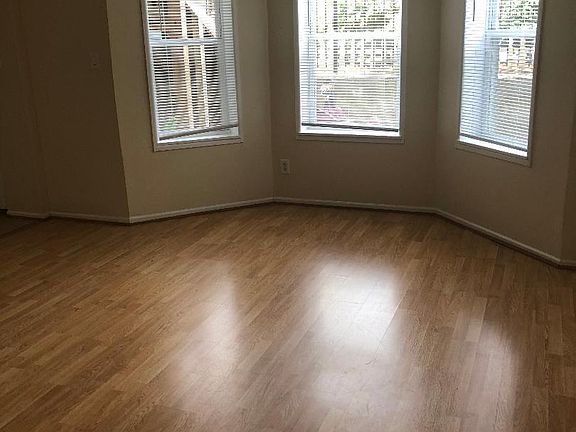 3rd image of 1665 W Wrightwood Ave #G
