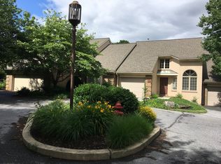 242 Willow Valley Dr, Lancaster, PA 17602