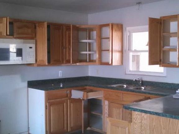 5th image of 822 W Reinken Ave