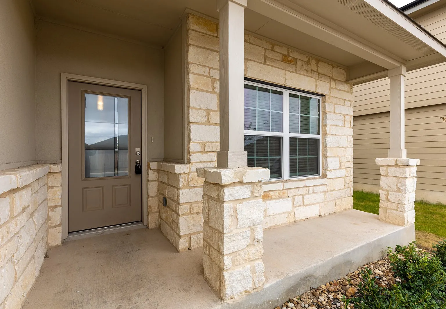 5 bed, 3.5 bath, 2680 sqft, $2,150 — Photo 3