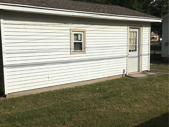 4th image of 3111 Earlham Dr
