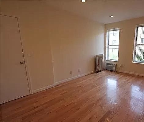 2nd image of 247 Wadsworth Ave APT 3G