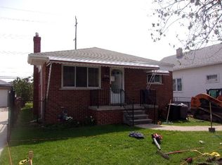 1071 Lindbergh St, Wyandotte, MI 48192