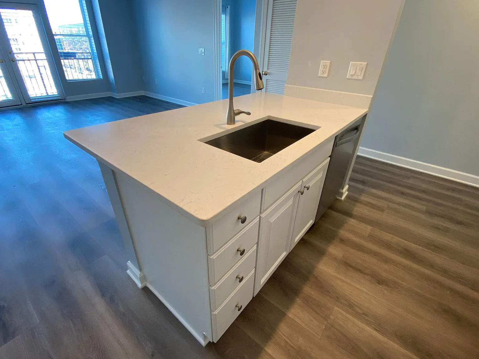 1 bed, 930 sqft, $1,800 — Photo 4