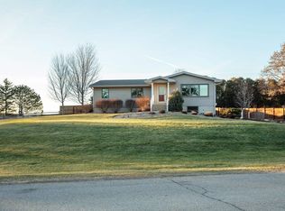 205 Island View Dr, Waverly, IA 50677