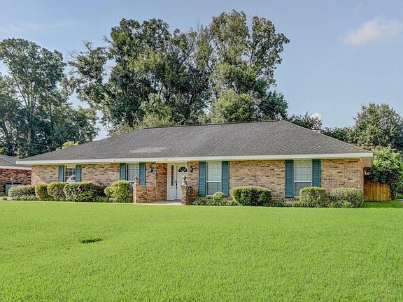 2nd image of 235 Saint Pierre Blvd