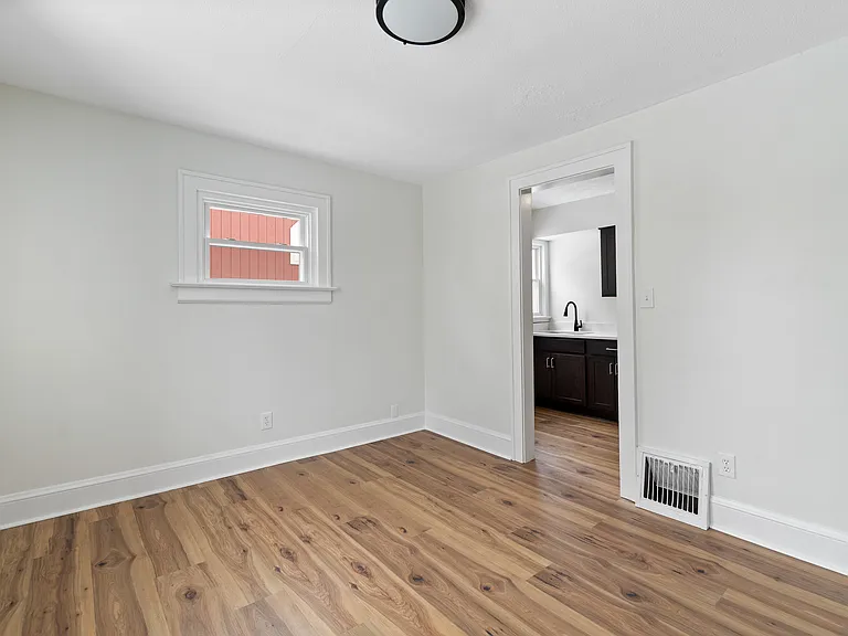 378 Cross St — Photo 8
