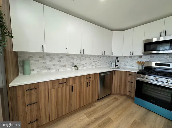 214 Londonderry Ln, Darby, PA 19023