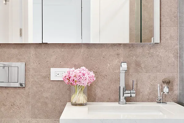 Rented by Voyeur Real Estate LLC | media 62