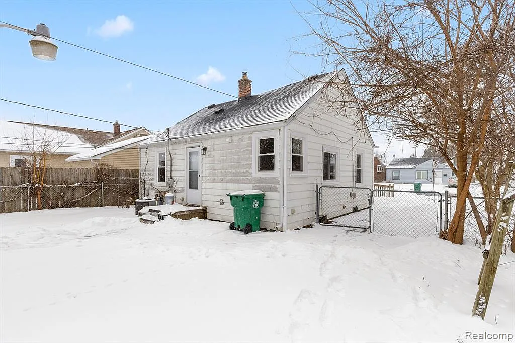2 bed, 716 sqft, $1,550 — Photo 3