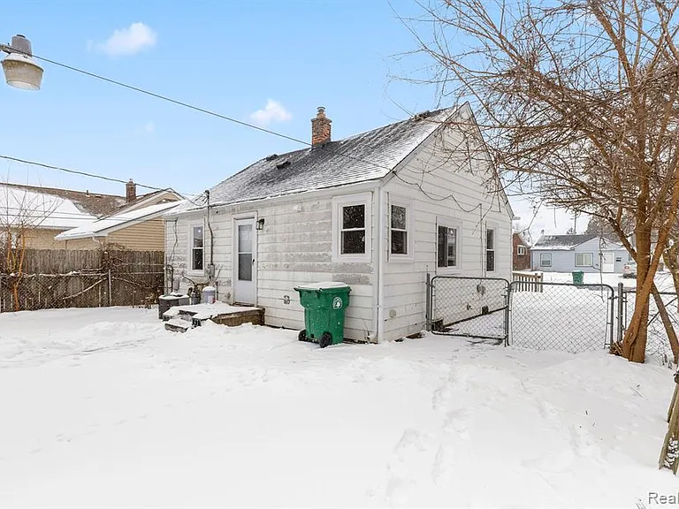28643 Beechwood St — Photo 3