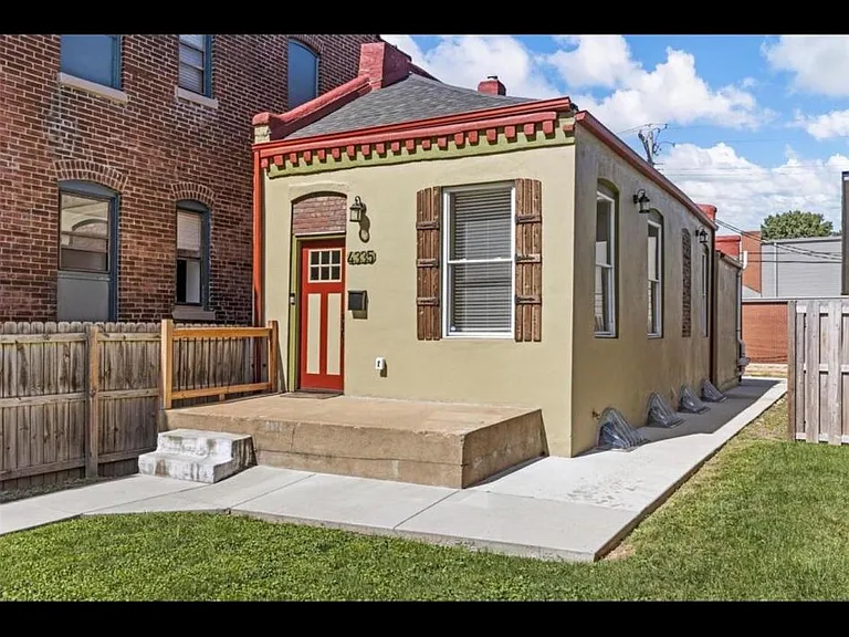 4335 Swan Ave — Photo 1