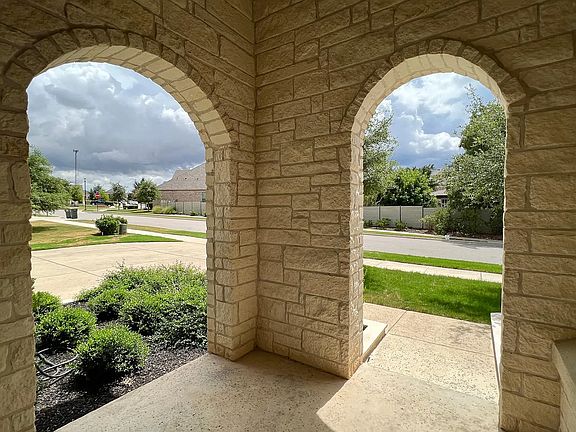 4th image of 205 Barefoot Park Ln
