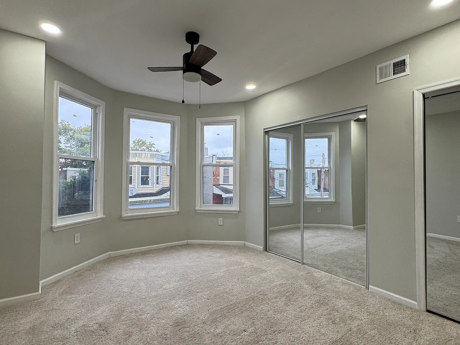 3 bed, 1.5 bath, 996 sqft, $1,700 — Photo 4