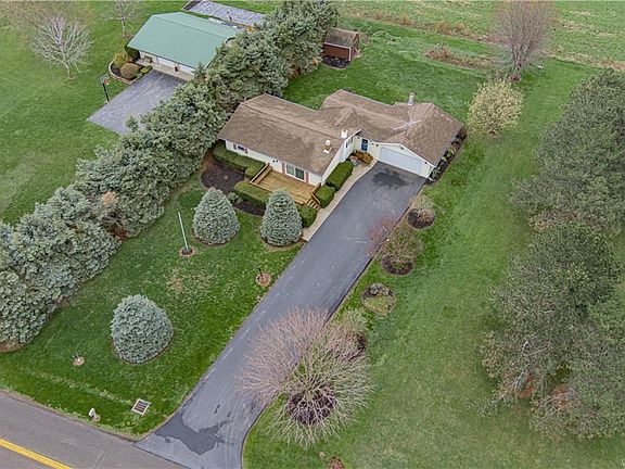 2nd image of 8690 Lakeview Dr