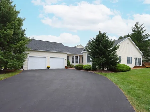 5202 Hook Cir, Jamesville, NY 13078